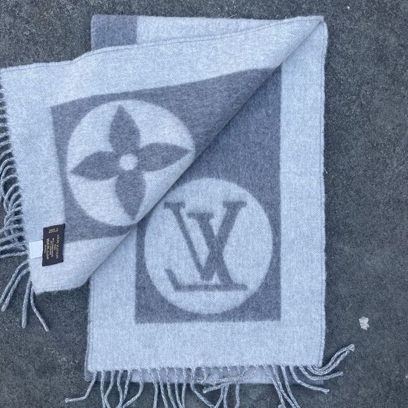 LOUIS VUITTON LV Logo Long Muffler 75% Lambswool 25% Angora Gray - Picture 1 of 7